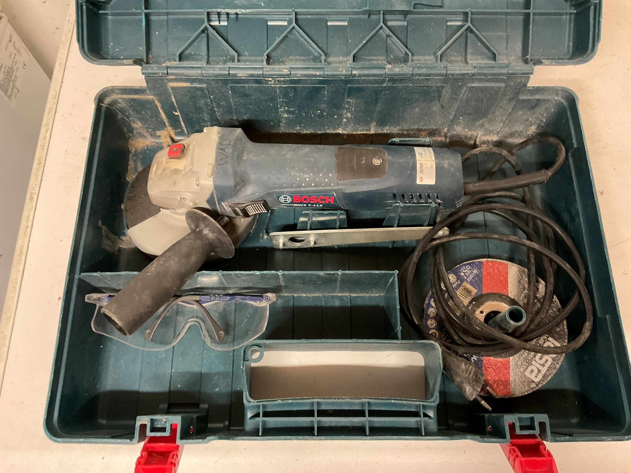 Bosch Professional GWS 7-115 Winkelschleifer