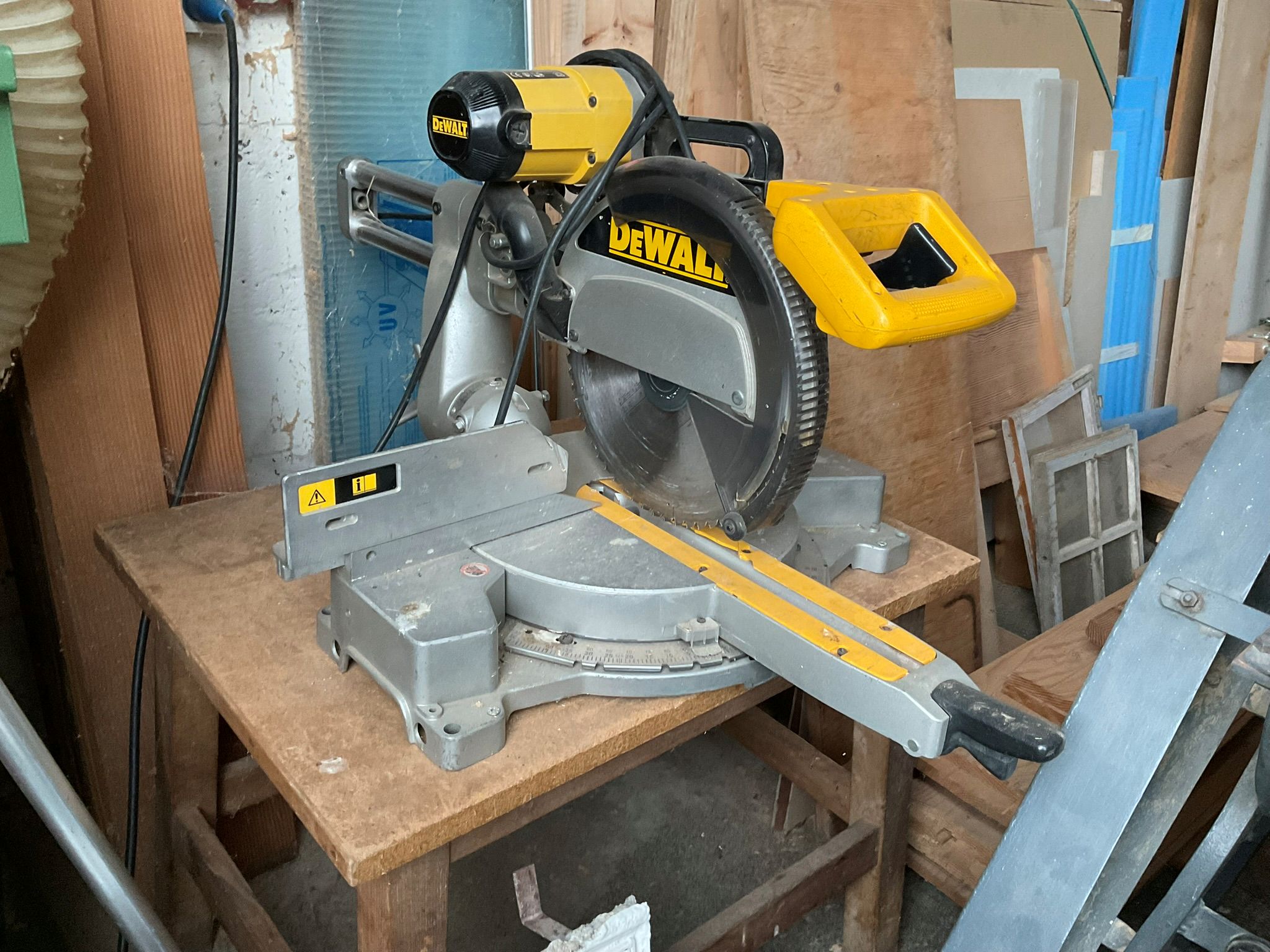 DeWalt Paneelsäge / Kappsäge (Gross)