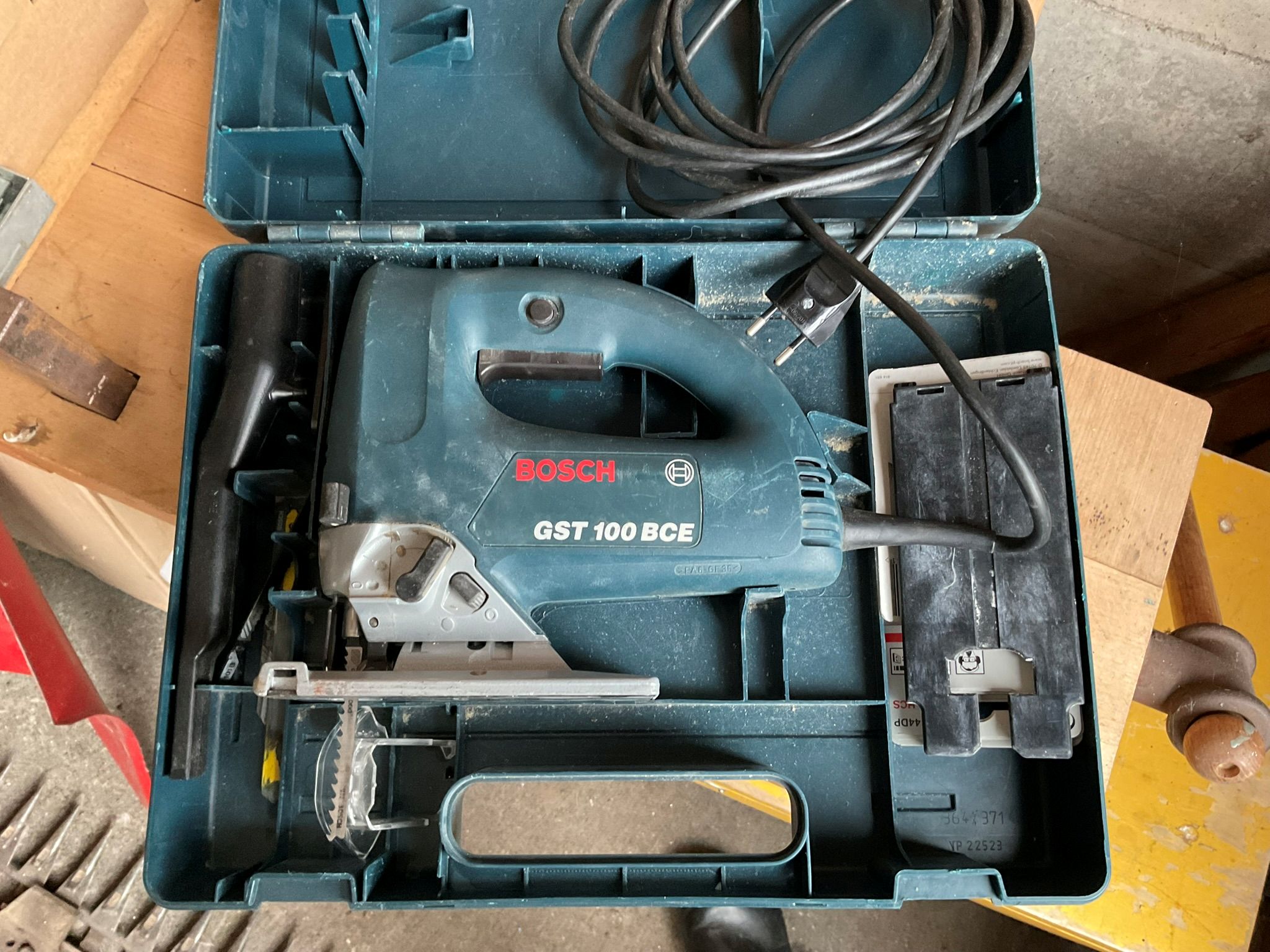 Bosch Professional GST 100 BCE Stichsäge